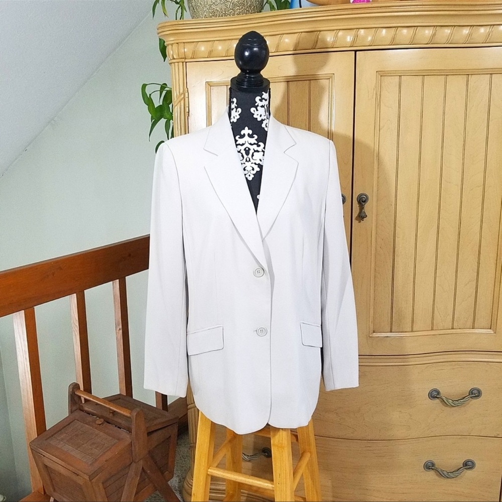 Oversized Blazer Lux Brand known for Vintage to Elite Staples Perfect Condition